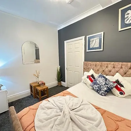 Mayfair Family Apartment *