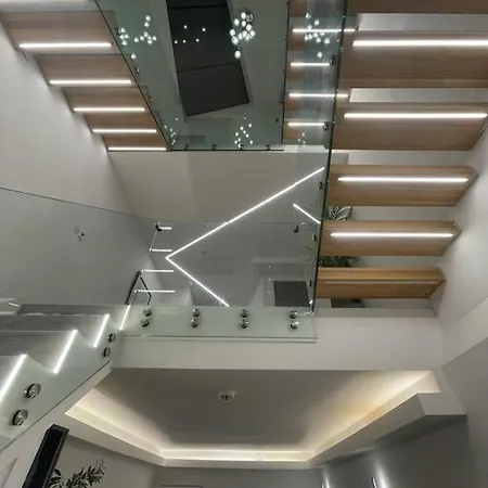 Pinnacle House * London