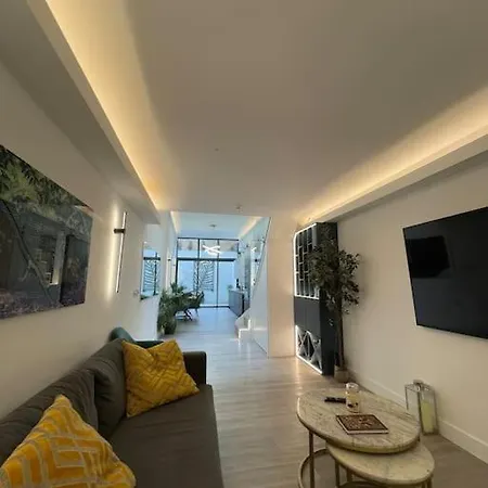 Pinnacle House Holiday home