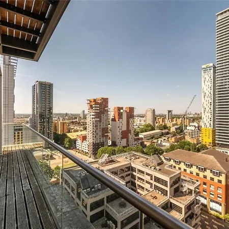 Penthouse Canary Wharf - Free Wifi Apartment *