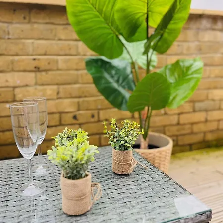 Delightful Retreat - Steps To Tube & Shops Apartment Ealing