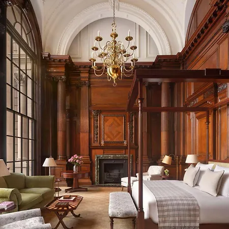 Raffles At The Owo Szálloda 5*