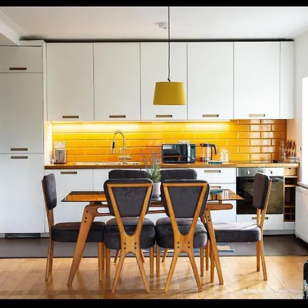 Apartment Away From - Spacious 3 Bed London