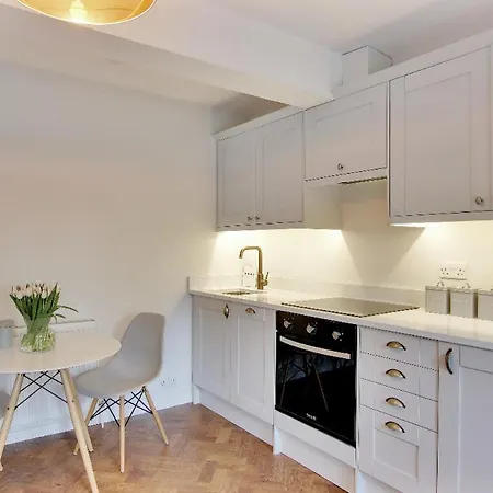 Apartment Chic 2-bed Apartment, Free Wi-fi And Parking *