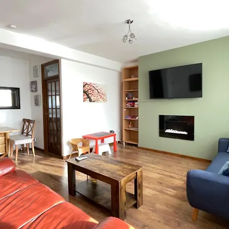 Appartement 2 Bedrooms 2 Stations
