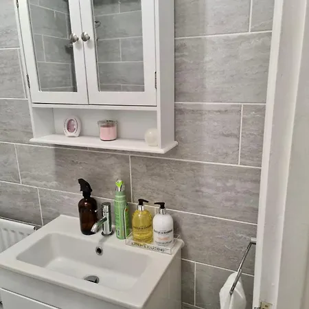 - Sleeps 4 - Parking - Garden - Petfriendly *