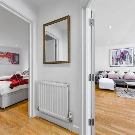 Apartment 3 Bedroom In Haymarket Sleep 10 Hy2 London
