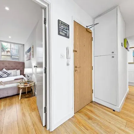 3 Bedroom In Haymarket Sleep 10 Hy2 * London