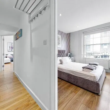 3 Bedroom In Haymarket Sleep 10 Hy2 Apartment London