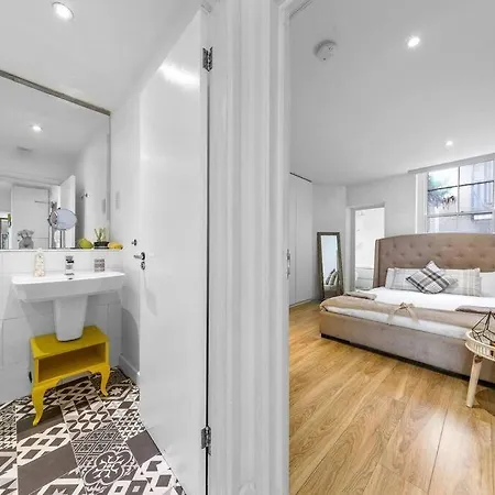 3 Bedroom In Haymarket Sleep 10 Hy2 * London