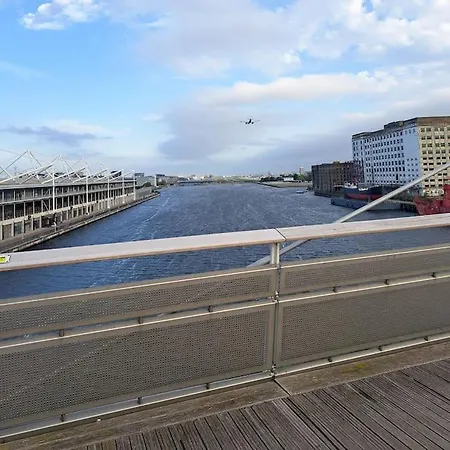 Appartement Docklands Riverside