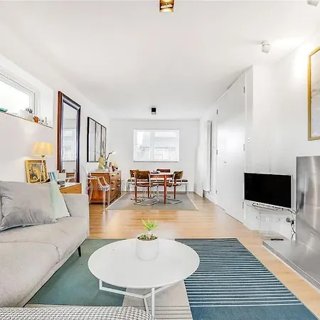 Apartment 2 Bed Bright Flat In Fulham *