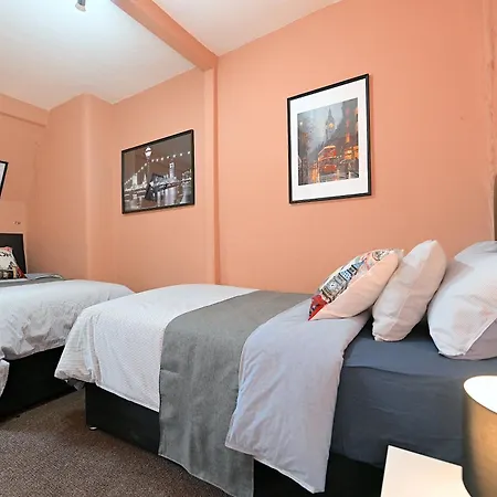 Apartment Stunning 3 Bedroom Serviced Flat In North *