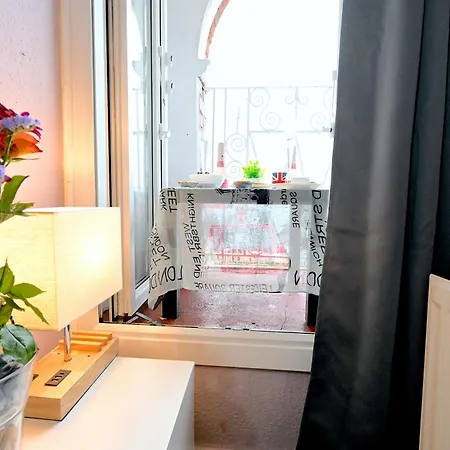 Stunning 3 Bedroom Serviced Flat In North