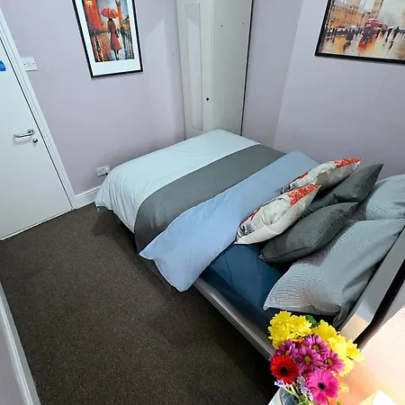Stunning 3 Bedroom Serviced Flat In North Apartment *