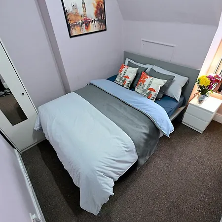 Stunning 3 Bedroom Serviced Flat In North * London