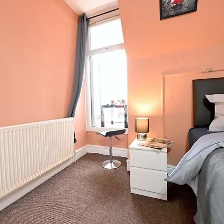 Apartment Stunning 3 Bedroom Serviced Flat In North *