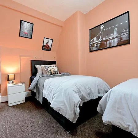 Stunning 3 Bedroom Serviced Flat In North London