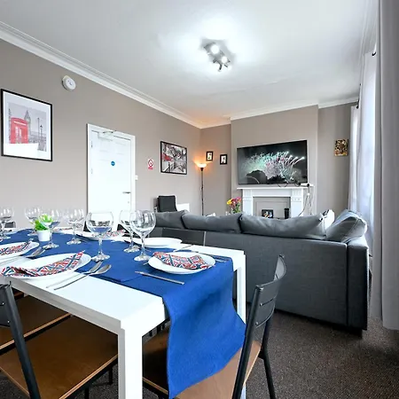 Apartment Stunning 3 Bedroom Serviced Flat In North London