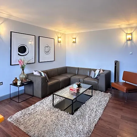 Modern Flat Central London