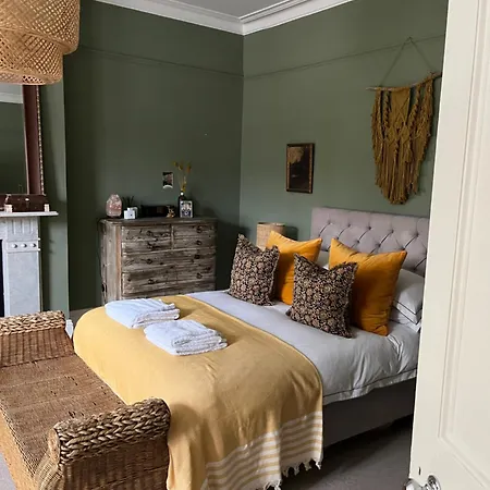 Heaver House - Stunning, Large 5br Nr Tube And Tooting Common Villa *