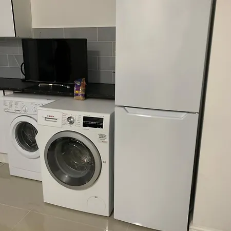 London Apartments, Private Bathrooms And Parking Apartment Ilford