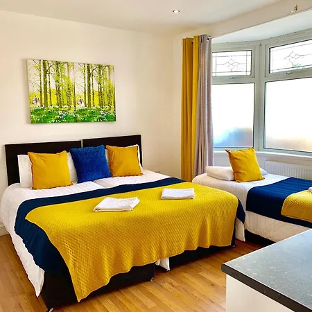 London Apartments, Private Bathrooms And Parking
