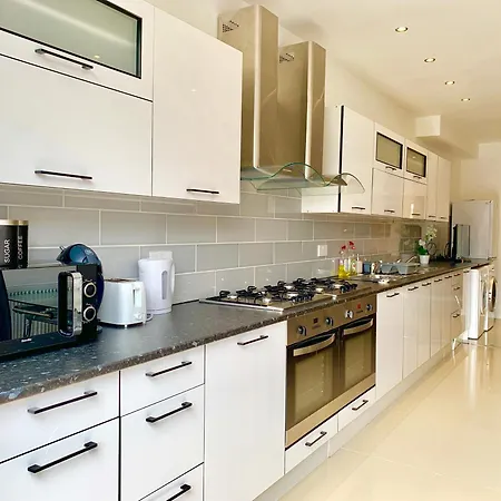 Apartment London Apartments, Private Bathrooms And Parking Ilford