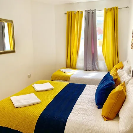 London Apartments, Private Bathrooms And Parking Apartment