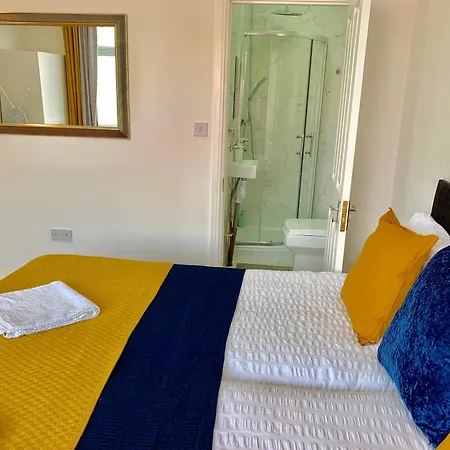 London Apartments, Private Bathrooms And Parking * Ilford