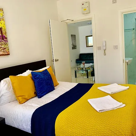London Apartments, Private Bathrooms And Parking Apartment Ilford