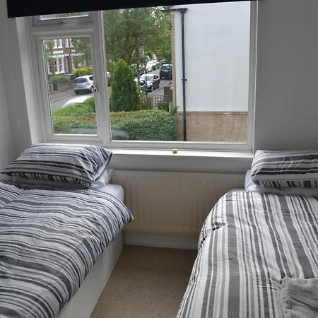 3 Bedroom House Wimbledon Holiday home *