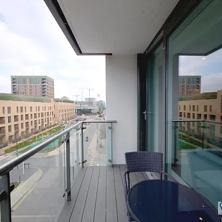 Free Parking - Serviced Two Bed London Docklands * Beckton