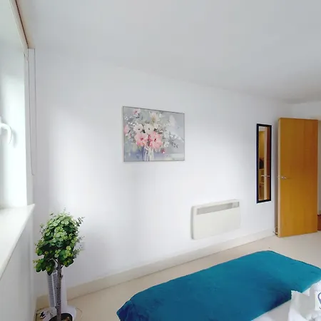 Free Parking - Serviced Two Bed London Docklands