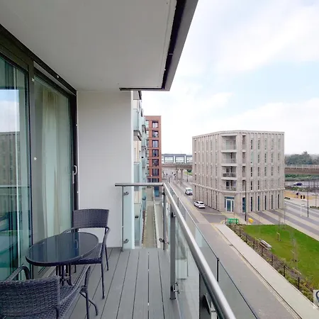 Free Parking - Serviced Two Bed London Docklands * Beckton