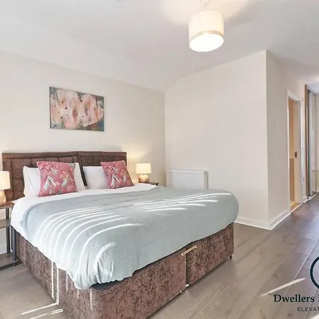 Stylish 3bedrooms 2 Bath In Romford