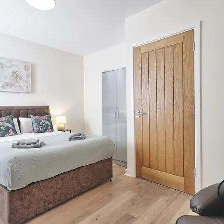 Villa Stylish 3bedrooms 2 Bath In Romford Harold Wood