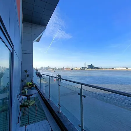 Apartment Snuggle Inn: Riverside With Thames Views London