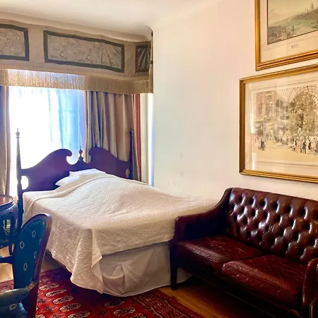 Quality And Very Good Value Private In Close To Notting Hill Zone 2 *