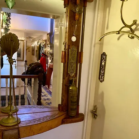 Quality And Very Good Value Private In Close To Notting Hill Zone 2 Maison d'hôtes *