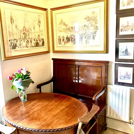 Quality And Very Good Value Private In Close To Notting Hill Zone 2