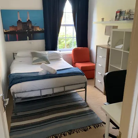 Location! Double Bedroom 2 Mins Walk From Battersea Power Underground Station!