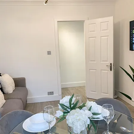 Vibrant 2-Bedroom Flat With Elevator In Marylebone, Close To Hyde Park & Edgware Road Apartment London