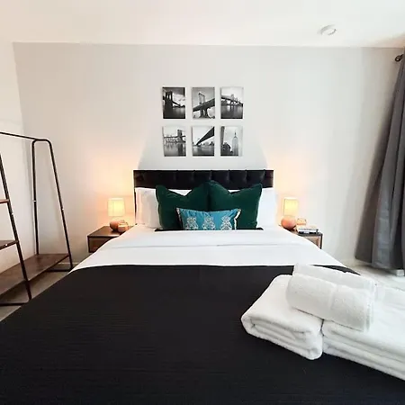 Stylish Urban Sanctuary With Parking Apartament Londyn