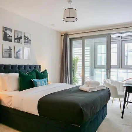 Apartament Stylish Urban Sanctuary With Parking Londyn