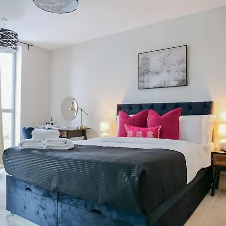 Stylish Urban Sanctuary With Parking Apartament Londyn