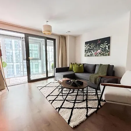 Stylish Urban Sanctuary With Parking