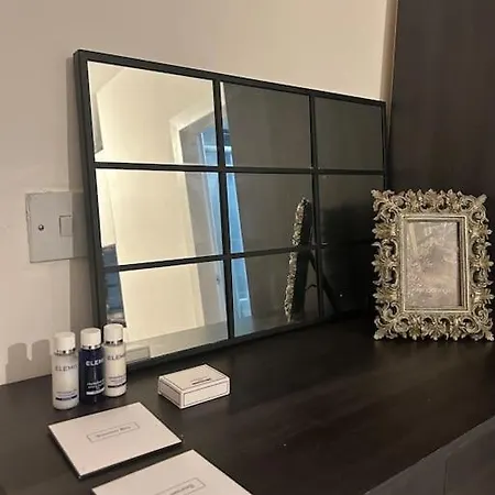 Spacious Flat In * London