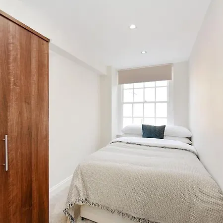 Apartment Three Bedrooom Flat In Heart Of London