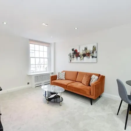 Apartment Three Bedrooom Flat In Heart Of London